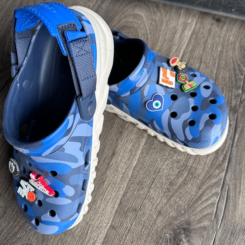 Crocs Kids Blue Camo Clogs - Picture 3 of 5